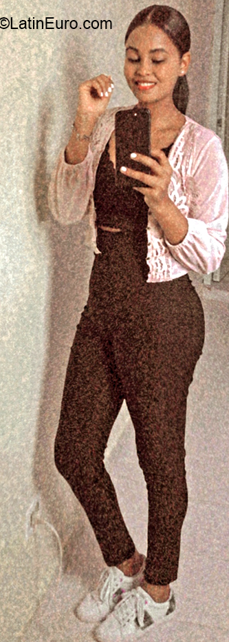 Date this hot Dominican Republic girl Loren from Santo Domingo DO39993
