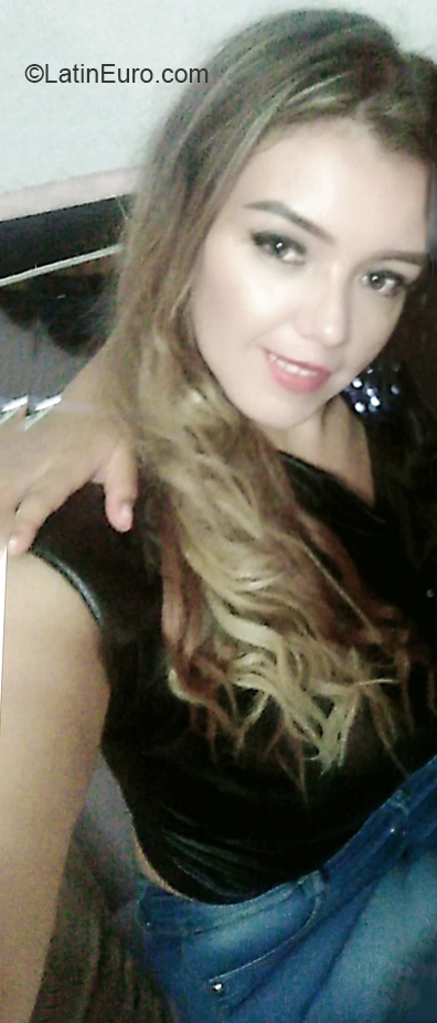 Date this hard body Colombia girl Andrea from Bogota CO30530