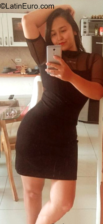 Date this young Colombia girl Nina from Medellin CO30534