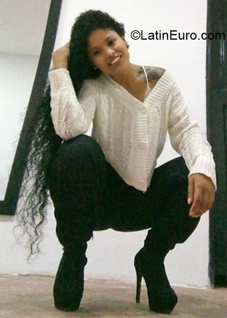Date this sensual Colombia girl Lilian from Cali CO30547
