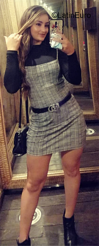 Date this young Colombia girl Sofia from Medellin CO30567