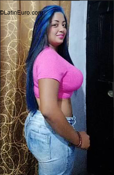 Date this passionate Colombia girl Yessi from Buga CO30572
