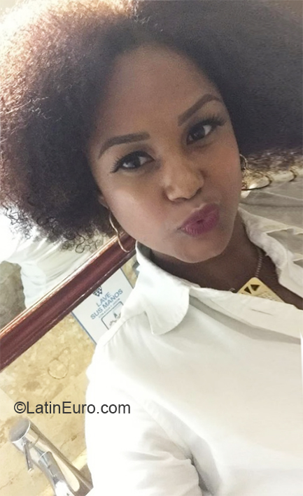 Date this passionate Dominican Republic girl Esther from Santo Domingo DO40019