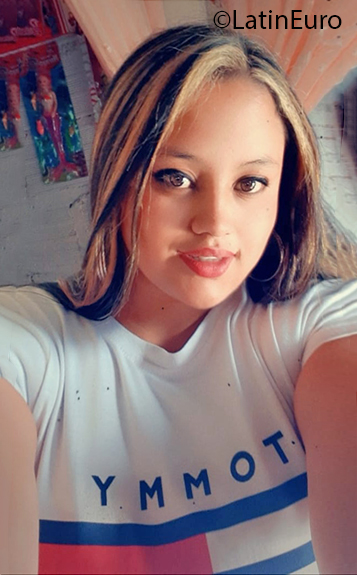 Date this foxy Colombia girl Kenly from El Carmen De Viboral CO30779