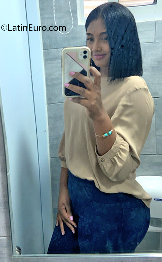 Date this beautiful Dominican Republic girl Yismel from Santo Domingo DO40038