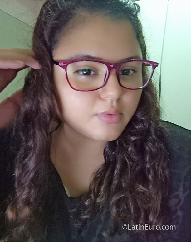 Date this charming Spain girl Sara from Seville ES641