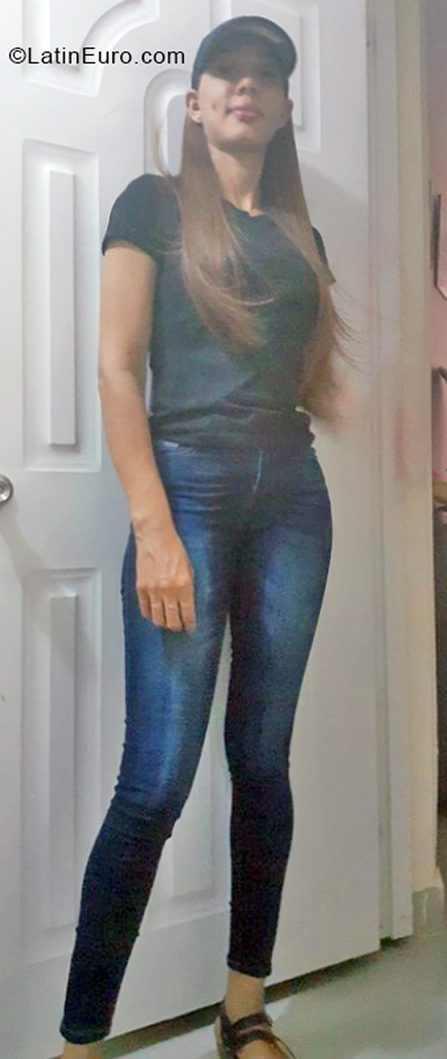 Date this charming Dominican Republic girl Yanira from Santo Domingo DO40049