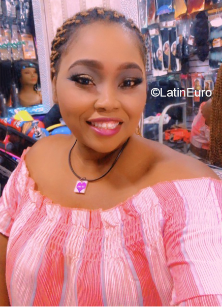 Date this good-looking Dominican Republic girl Laurette from Santo Domingo DO40068