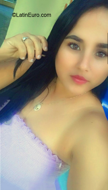 Date this charming Dominican Republic girl Madelyne from Santiago DO40070