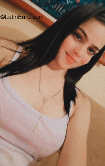 Date this gorgeous Venezuela girl Danna from Venezuela VE4016