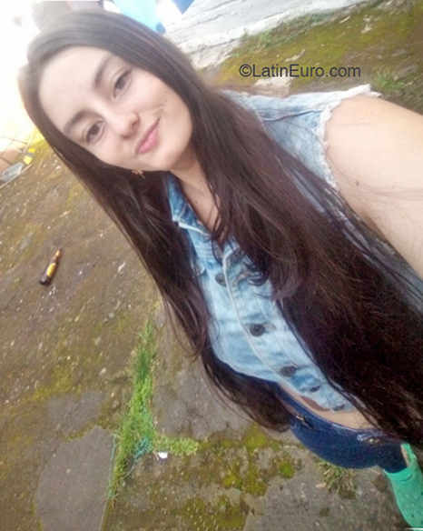 Date this foxy Colombia girl Leidy trujillo from Aremenia CO30667