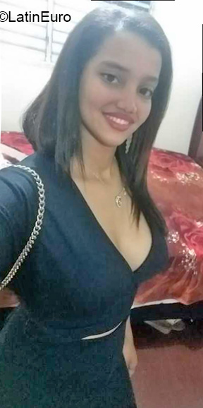Date this fun Dominican Republic girl Darelis from Santo Domingo DO40099