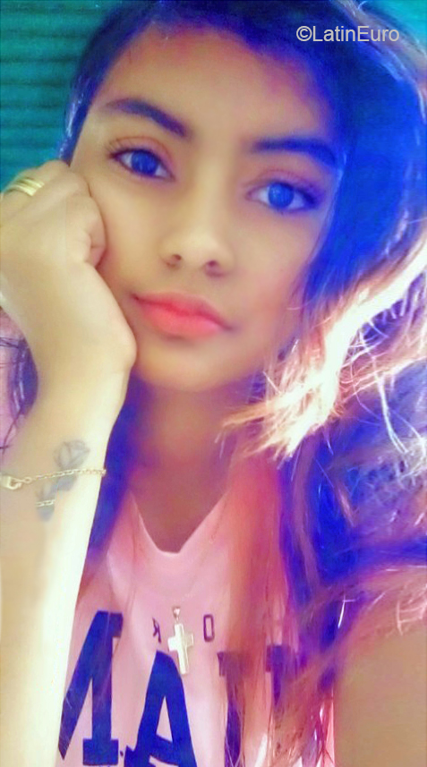 Date this foxy Venezuela girl Alejandra from Valencia VE4025