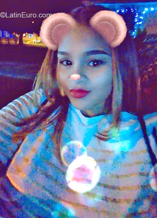Date this hot Dominican Republic girl Carolyn from Santo Domingo DO40110