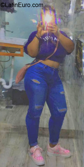 Date this nice looking Dominican Republic girl July from Santo Domingo DO40116