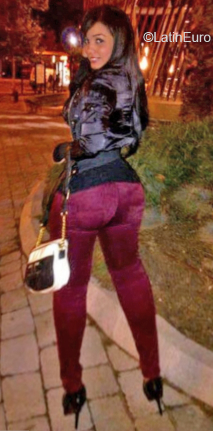 Date this stunning Dominican Republic girl Carmen from Santo Domingo DO40119