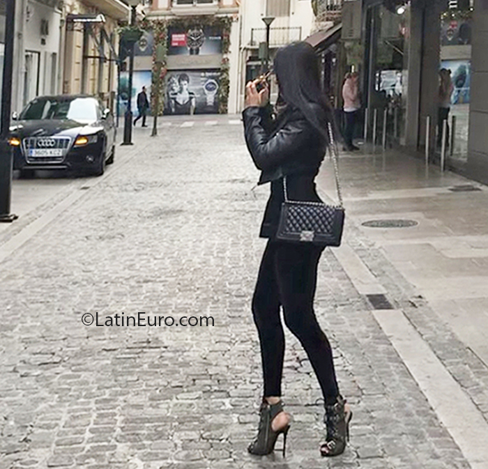 Date this foxy Spain girl Mari from Valencia ES646
