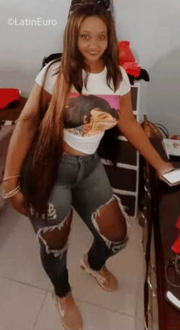 Date this athletic Dominican Republic girl Yolanda from Santo Domingo DO40126
