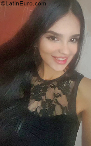 Date this happy Venezuela girl Karmen from Merida VE4178