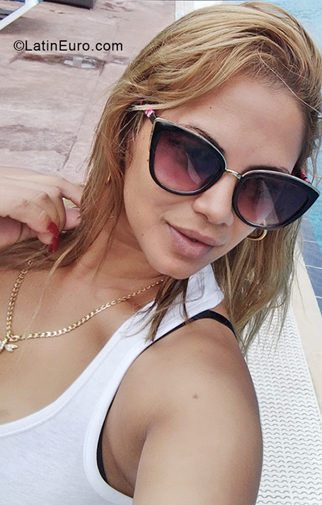 Date this cute Cuba girl Lia from  CU787
