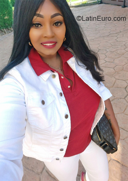 Date this athletic Spain girl Lucia from Barcelona ES649