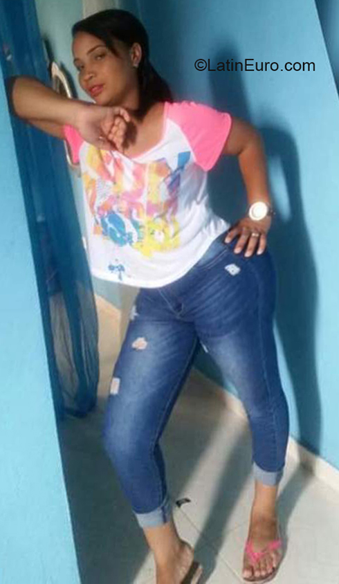 Date this pretty Dominican Republic girl Clarisa from Santiago DO40150