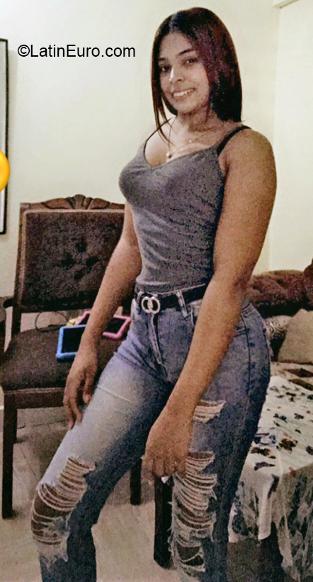 Date this good-looking Dominican Republic girl Vianelys from Santiago DO40227