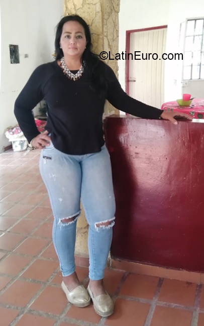 Date this hot Venezuela girl Lachina from Barquisimeto VE4046