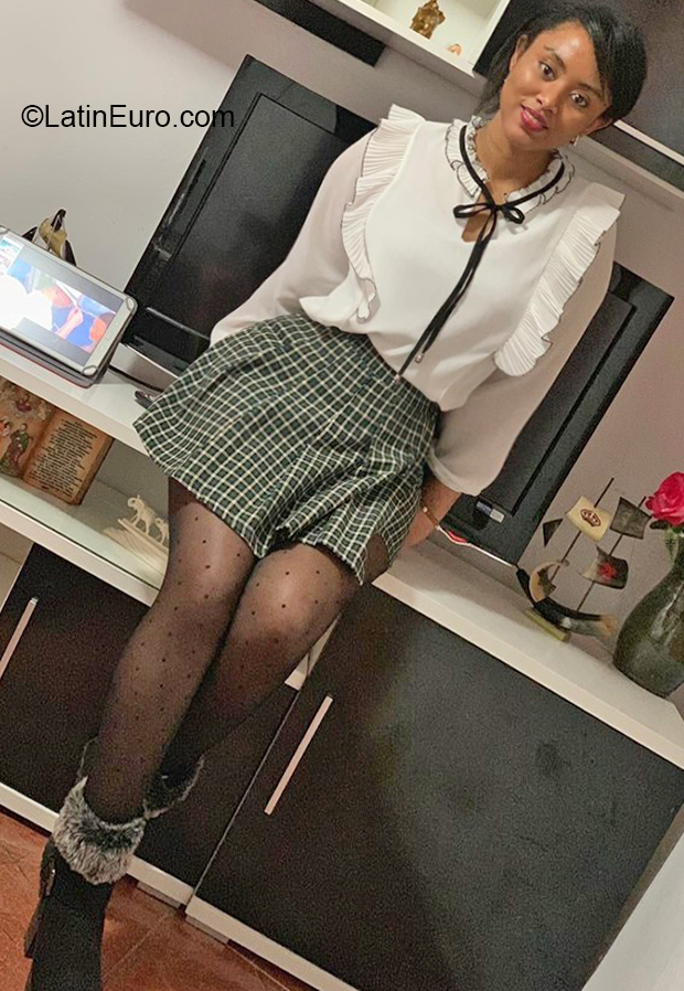 Date this stunning Spain girl Luca from Madrid ES652