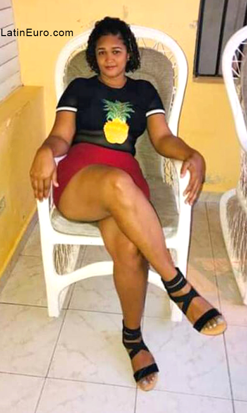 Date this hard body Dominican Republic girl Maria from Santo Domingo DO40177