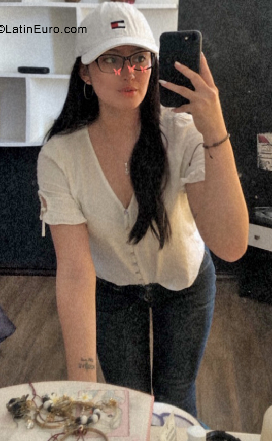 Date this beautiful Ecuador girl Pamela from Quito EC847