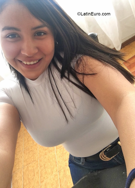 Date this sultry Venezuela girl Roxana Marin from Zulia VE4057