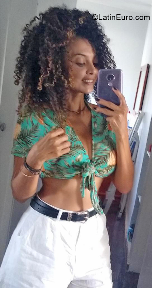 Date this tall Brazil girl Maria from Brasilia BR11442