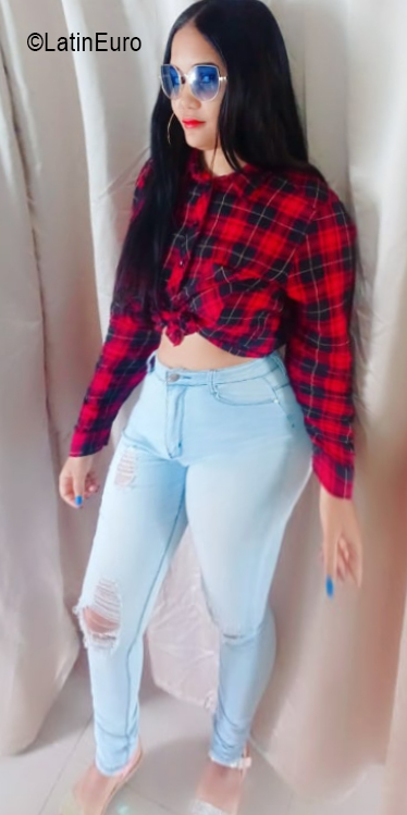 Date this nice looking Dominican Republic girl Eliana from Santo Domingo DO40192