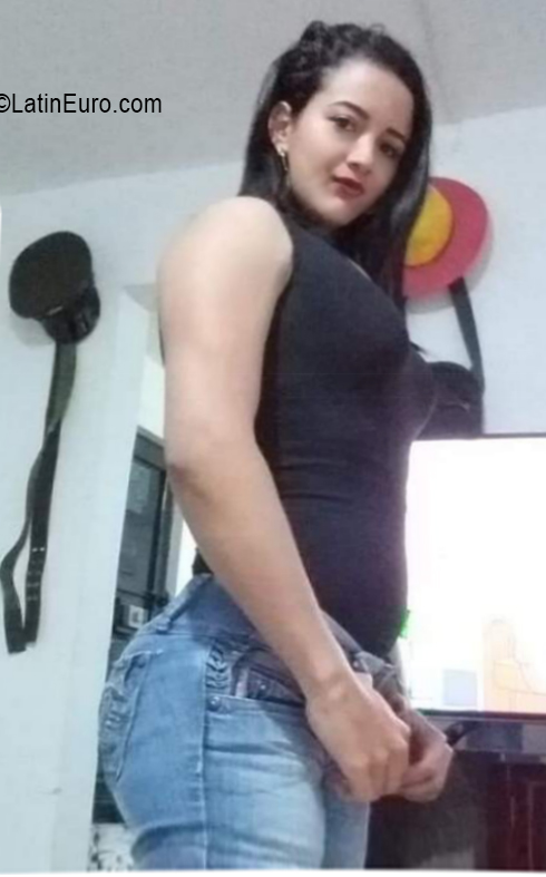 Date this charming Colombia girl Yenis from Bogotá CO30785