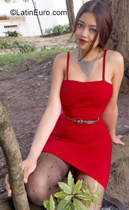 Date this charming Colombia girl Valentina from Bogota CO30799