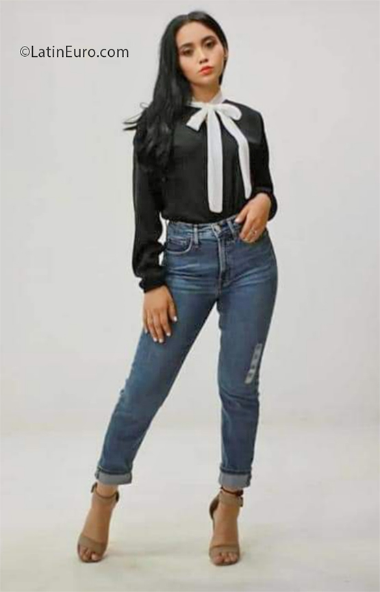 Date this happy El Salvador girl Guadalupe from La Libertad SV172