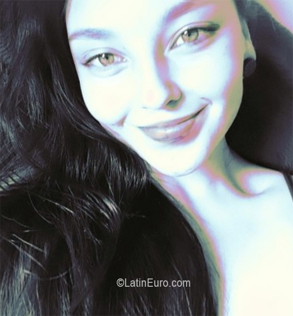 Date this good-looking Colombia girl Andrea from Chia CO30828