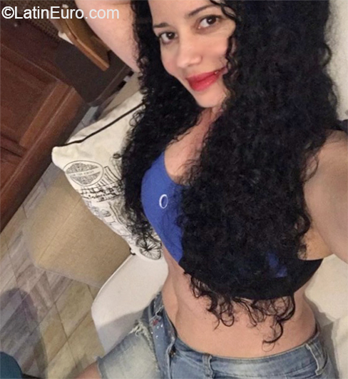 Date this lovely Argentina girl Neidy from Belgrano AR796
