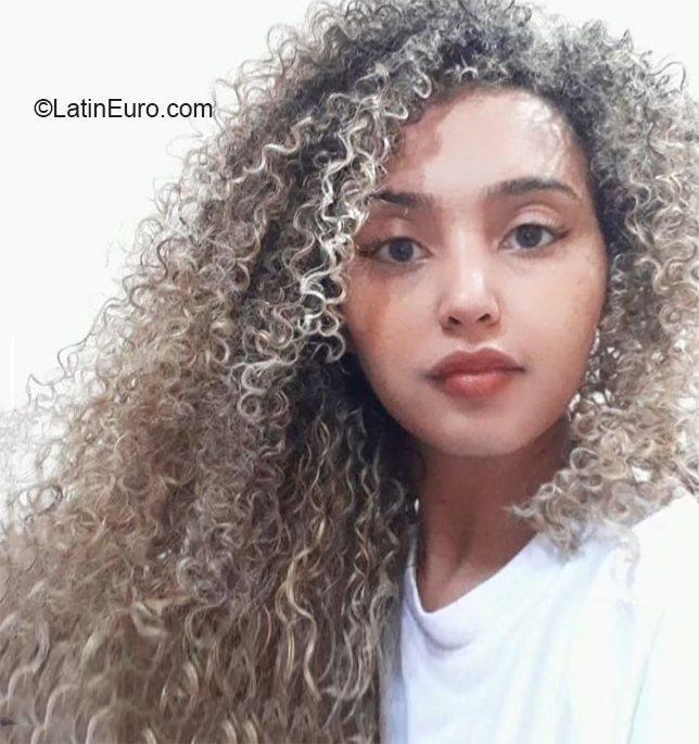 Date this pretty Brazil girl Flavia from Belo Horizonte BR11452