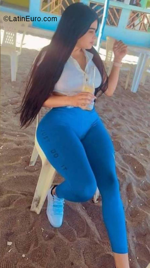 Date this athletic Dominican Republic girl Yoadelis from Santo Domingo DO40255
