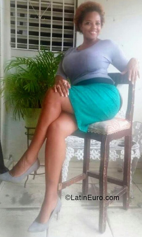 Date this attractive Dominican Republic girl Sheila from Santo Domingo DO40368