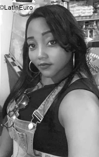 Date this passionate Dominican Republic girl Indhira from Santo Domingo DO40264