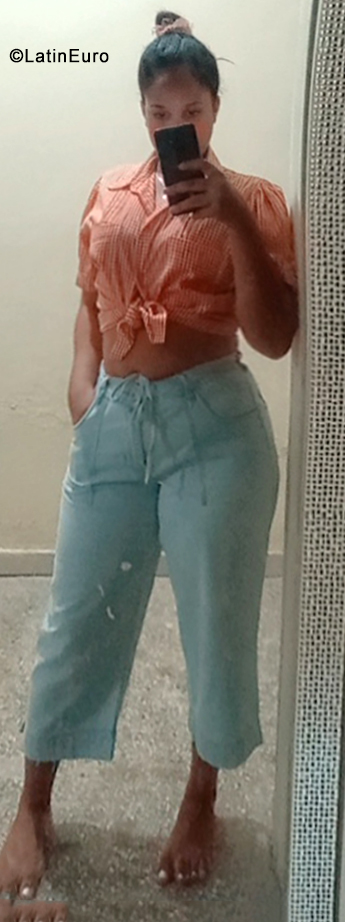 Date this funny Dominican Republic girl Cintia from Santo Domingo DO40274