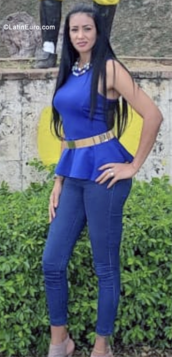 Date this funny Dominican Republic girl Alexandra from Santiago DO40617