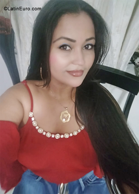 Date this young Colombia girl Giselle from Santa Marta CO30936