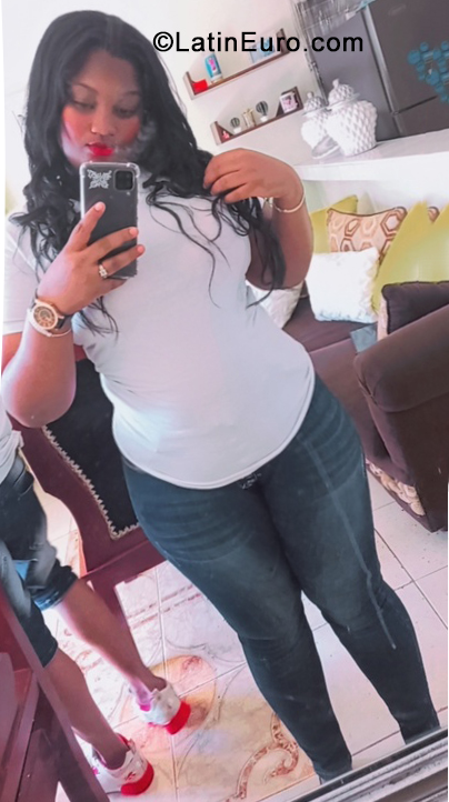 Date this hard body Dominican Republic girl Yoneiry from Santo Domingo DO40277