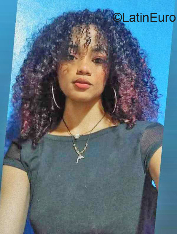 Date this gorgeous Colombia girl Dayana from Medellin CO31502