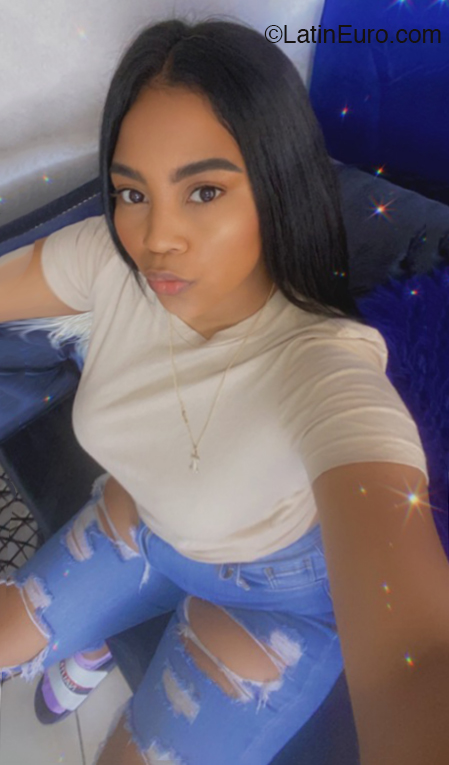Date this funny Dominican Republic girl Roussel from Santo Domingo Norte DO40294
