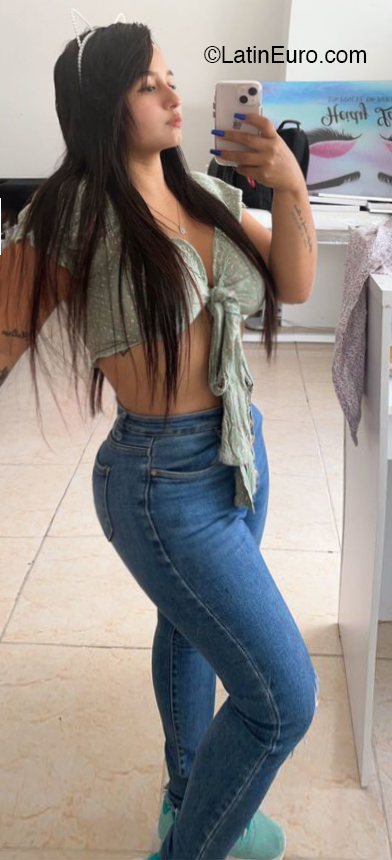Date this happy Colombia girl Heidy from Cali CO31487